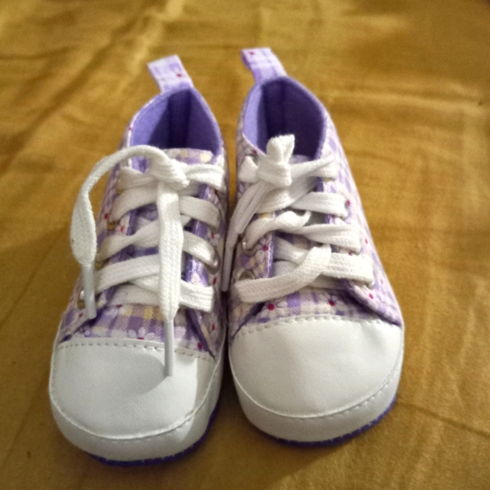 Soft bottom baby girl sneakers